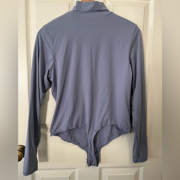 SKIMS Fits Everybody Long Sleeve Zip Front Bodysuit - Picture 4 of 9